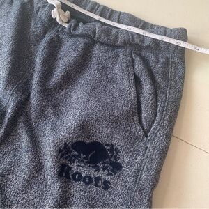Roots kids sweatpants dark navy size 14
Item #A02